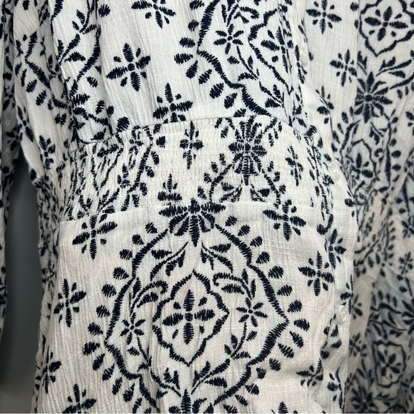 LANE BRYANT White Navy Tunic Top Hi Low Hem Long Sleeve V Neck Button Up Sz 14 - Picture 3 of 10